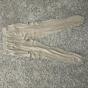 Women’s pants colored tan and size medium. From the brand Rewash.